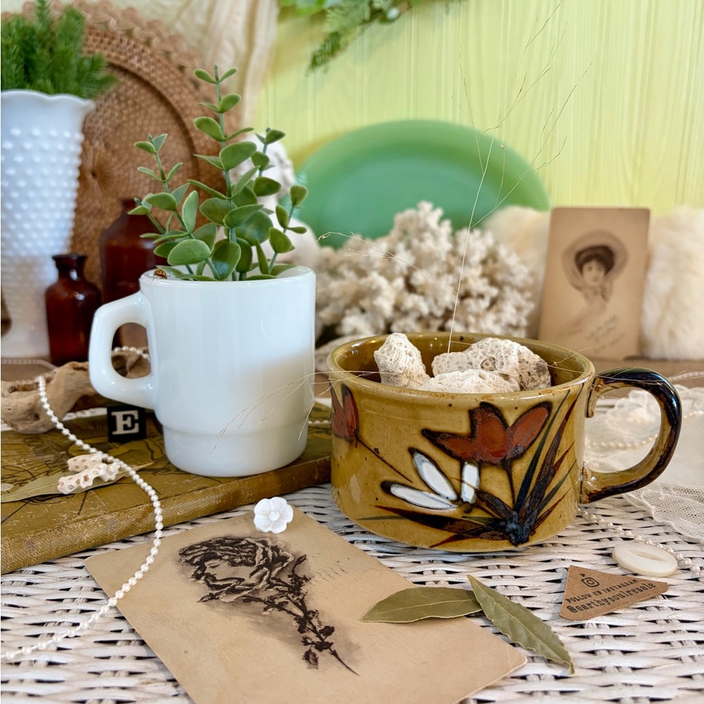 Vintage Pair of Mismatched Mugs ☕️ Unique Home Decor / Eclectic / Kitchen / Set